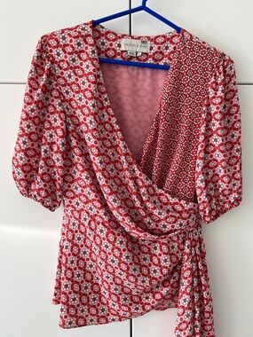 Sachin & Babi Red, White and Pink Floral Wrap Blouse EUC